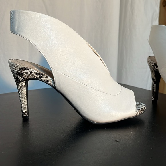C Comfort Est 1946 white heels, NWT - Picture 2 of 3